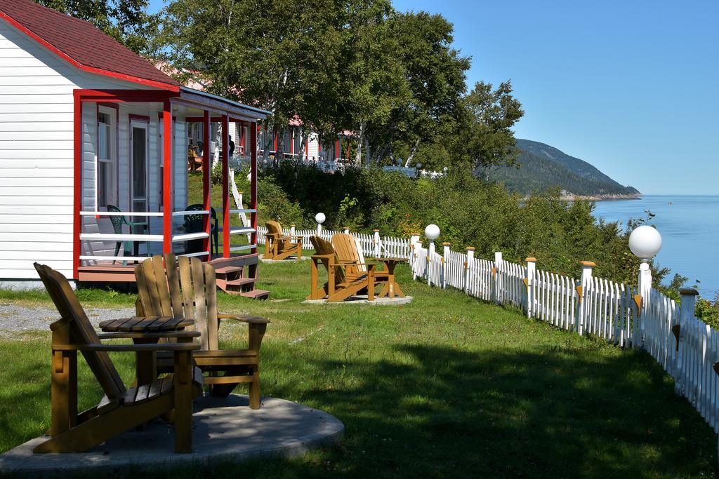Motel Et Chalets Bo-Fleuve Evangeline Сен-Симеон Экстерьер фото