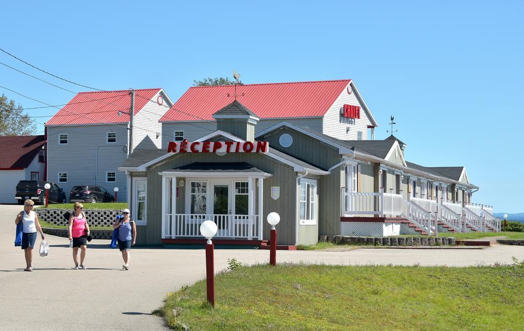 Motel Et Chalets Bo-Fleuve Evangeline Сен-Симеон Экстерьер фото