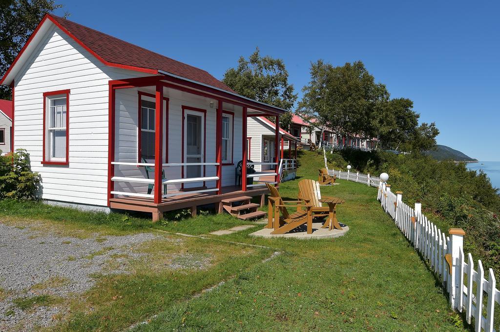 Motel Et Chalets Bo-Fleuve Evangeline Сен-Симеон Экстерьер фото