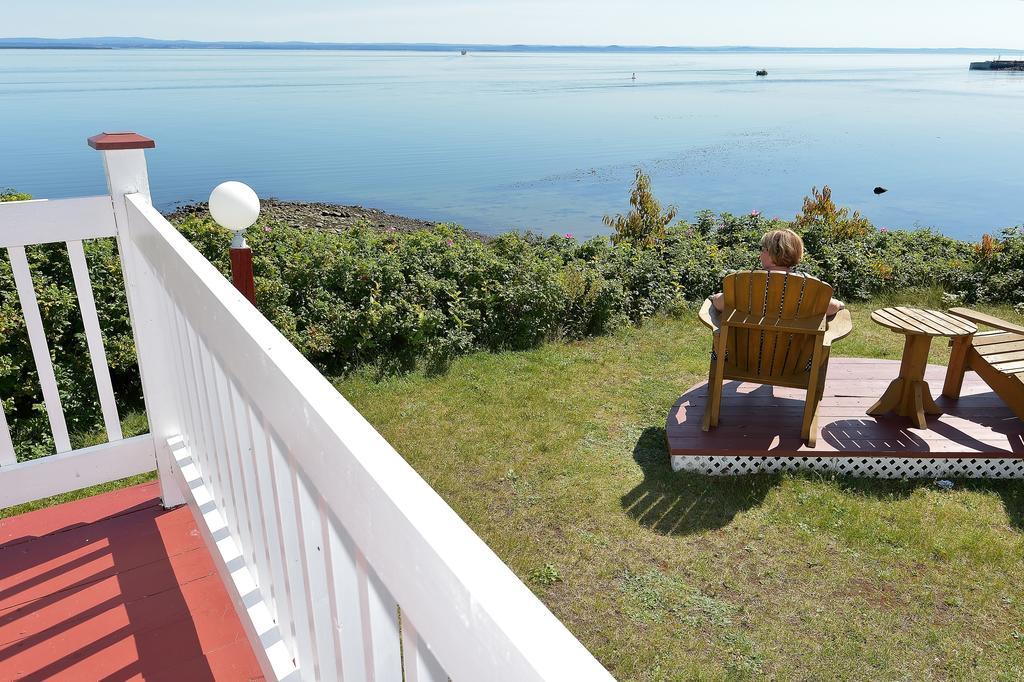 Motel Et Chalets Bo-Fleuve Evangeline Сен-Симеон Экстерьер фото