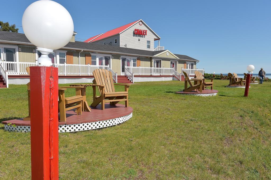 Motel Et Chalets Bo-Fleuve Evangeline Сен-Симеон Экстерьер фото