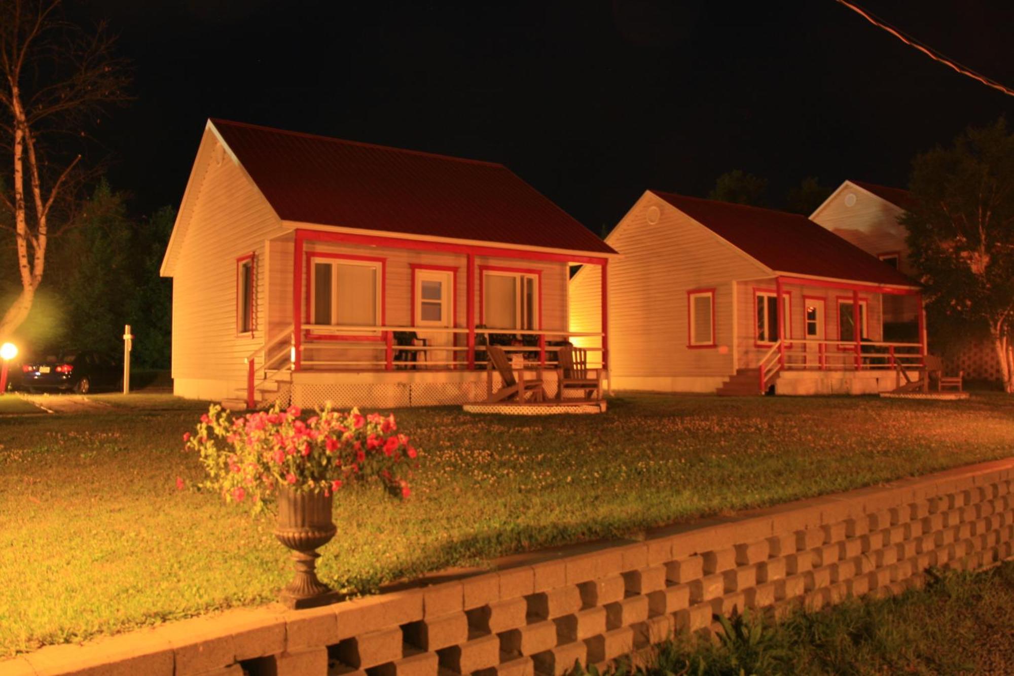 Motel Et Chalets Bo-Fleuve Evangeline Сен-Симеон Номер фото