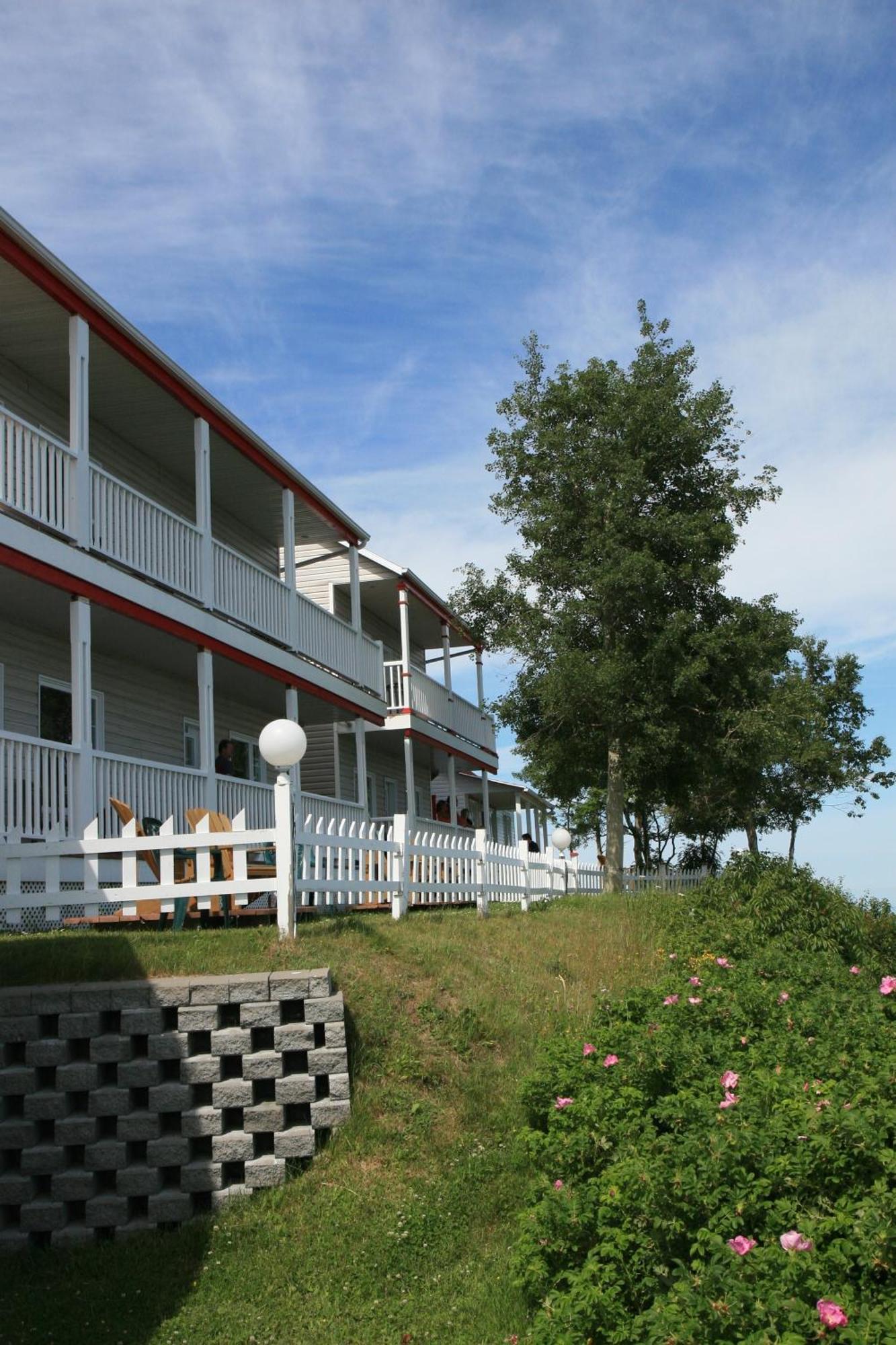 Motel Et Chalets Bo-Fleuve Evangeline Сен-Симеон Номер фото