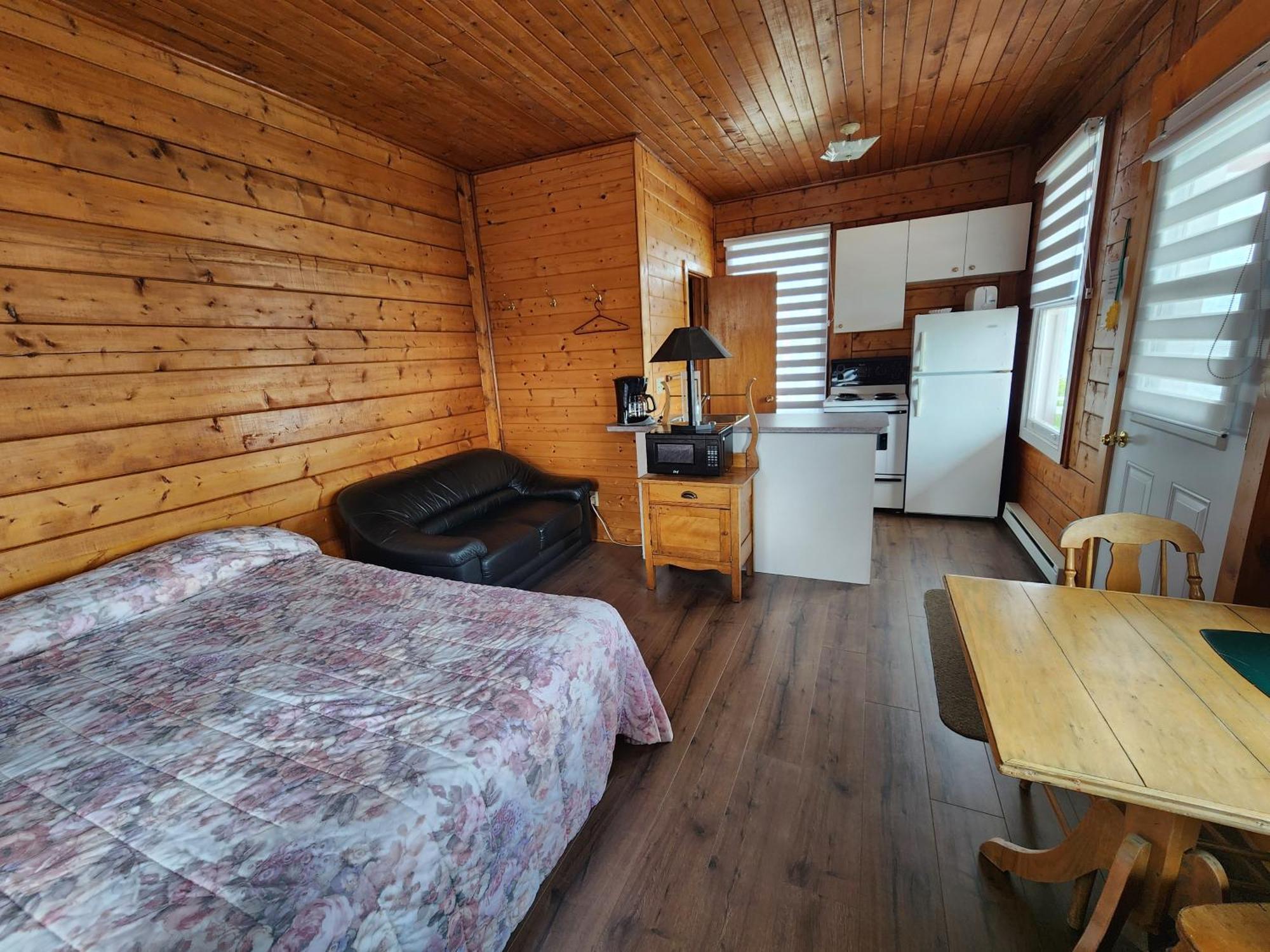 Motel Et Chalets Bo-Fleuve Evangeline Сен-Симеон Экстерьер фото