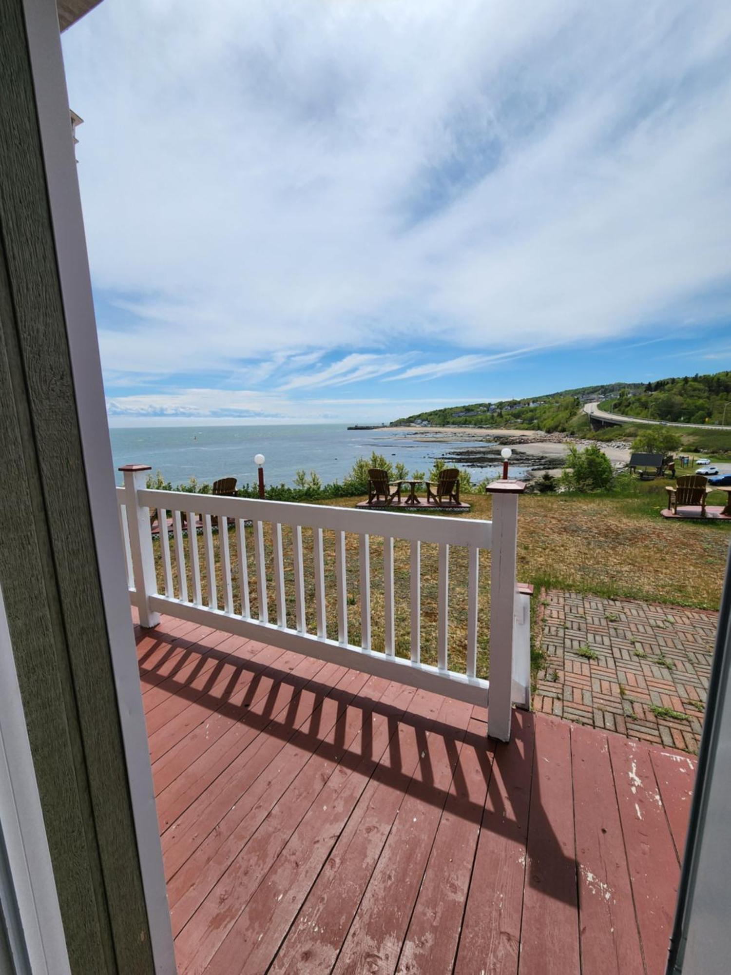 Motel Et Chalets Bo-Fleuve Evangeline Сен-Симеон Экстерьер фото