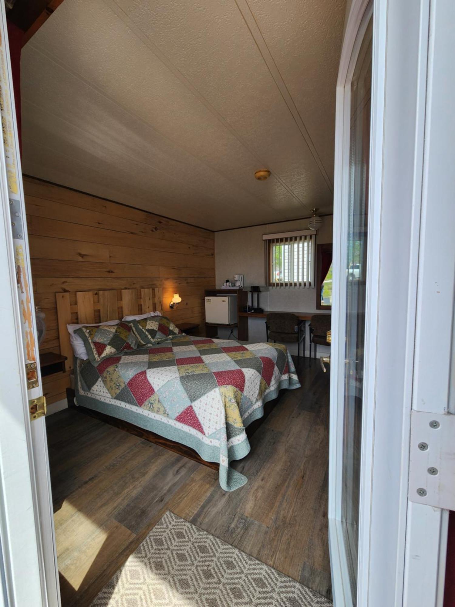 Motel Et Chalets Bo-Fleuve Evangeline Сен-Симеон Экстерьер фото