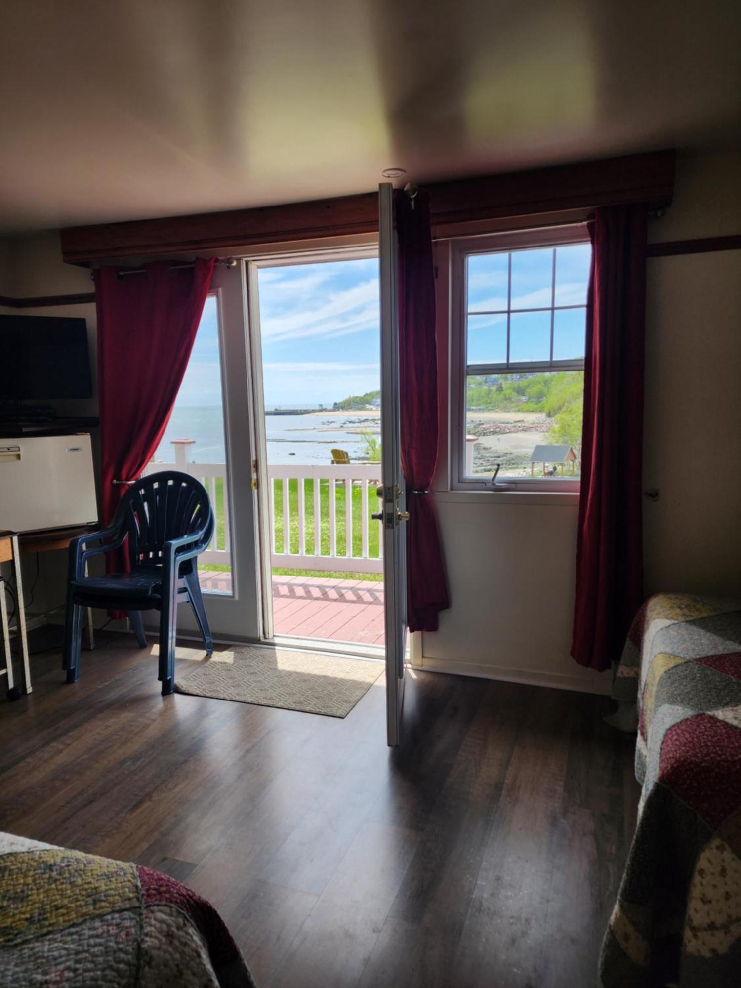 Motel Et Chalets Bo-Fleuve Evangeline Сен-Симеон Экстерьер фото