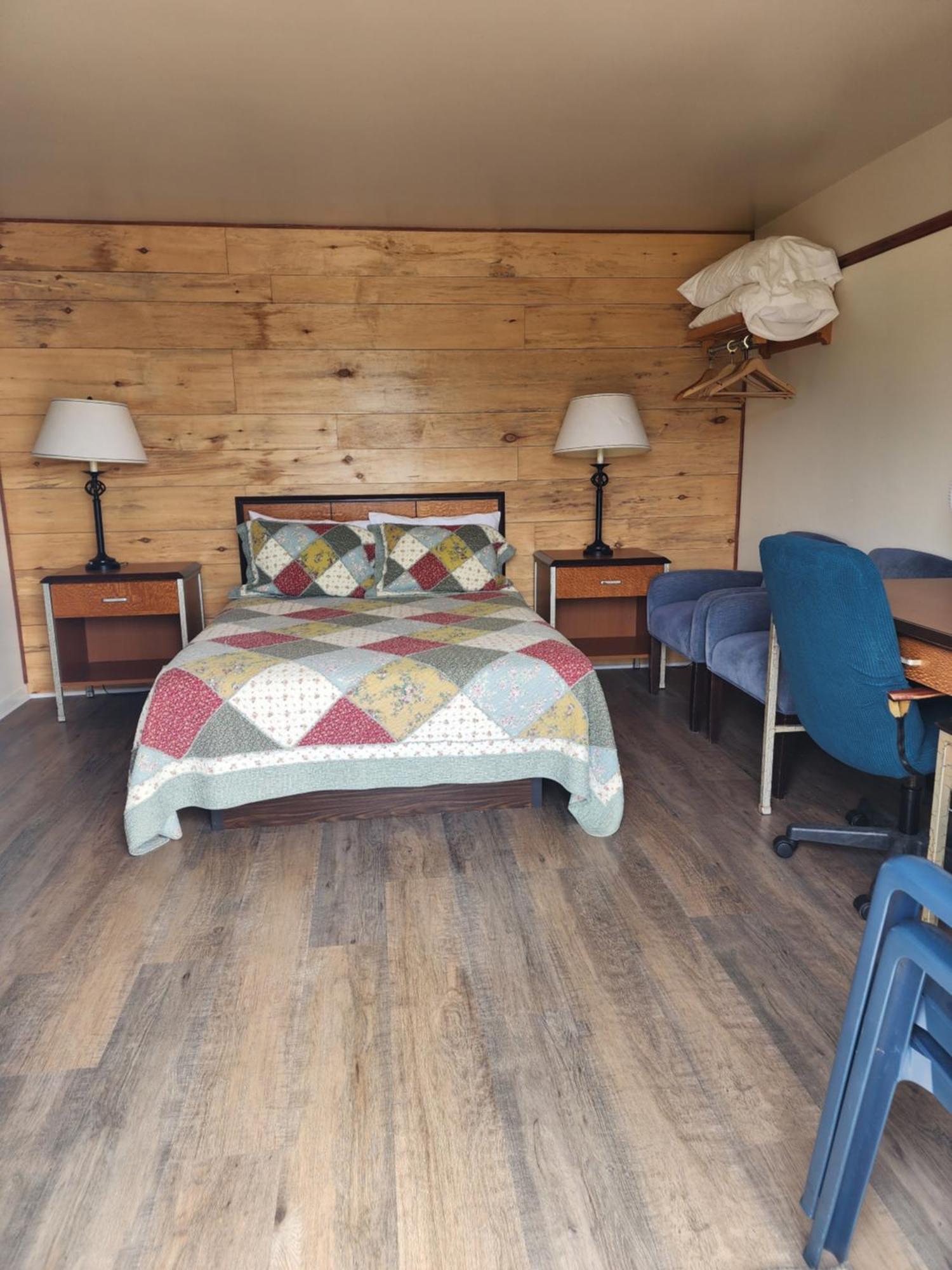 Motel Et Chalets Bo-Fleuve Evangeline Сен-Симеон Экстерьер фото