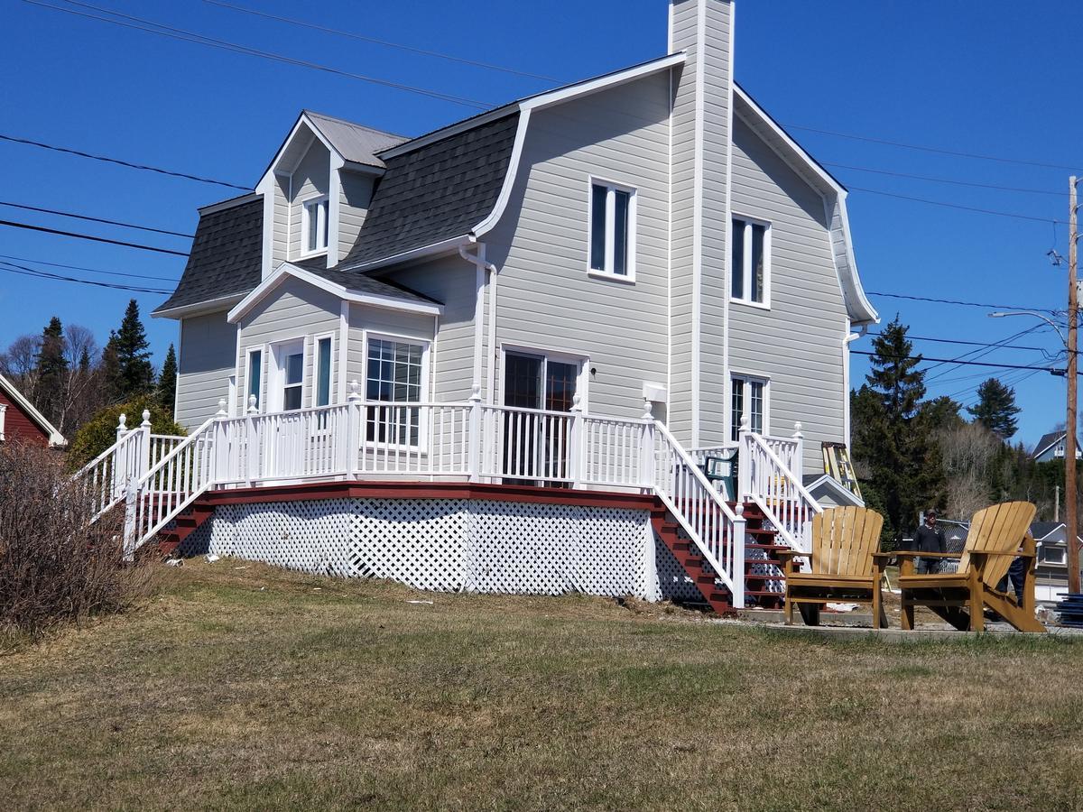 Motel Et Chalets Bo-Fleuve Evangeline Сен-Симеон Экстерьер фото